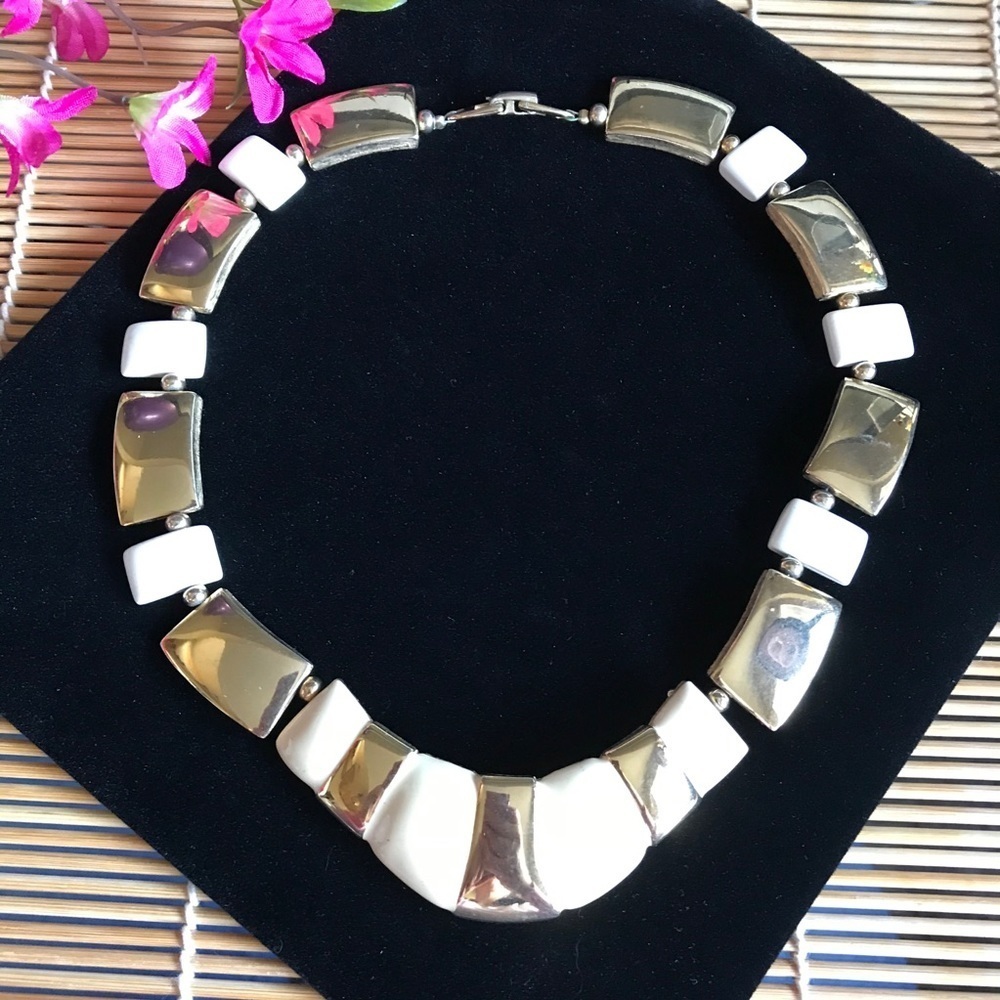 VINTAGE Gold/White Enamel Chocker​​